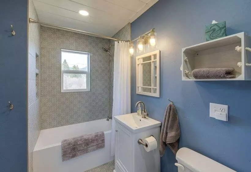 Pet Friendly Victor Home W/ Fire Pit & Large Yard!