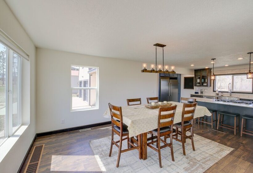 Pet Friendly Victor Home W/ Fire Pit & Large Yard!