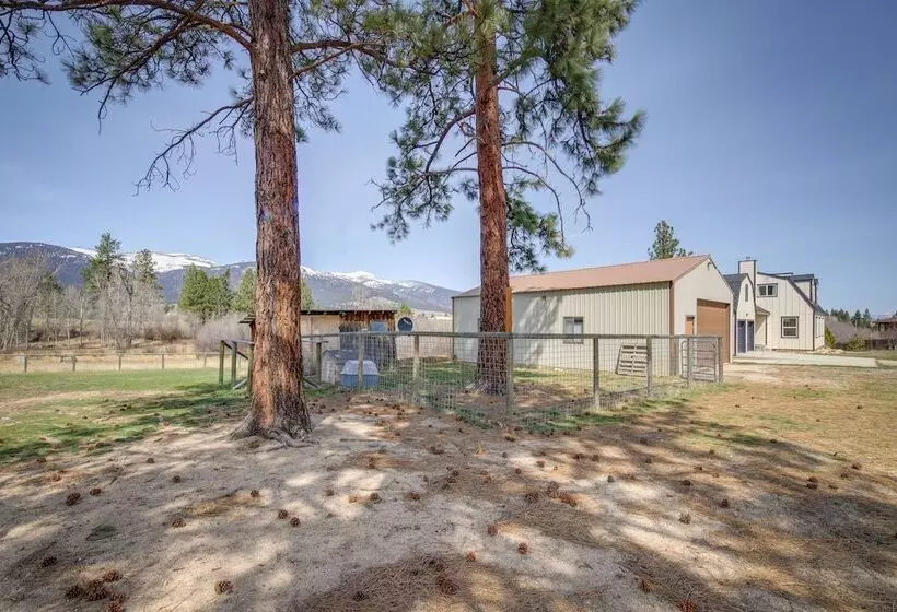 Pet Friendly Victor Home W/ Fire Pit & Large Yard!