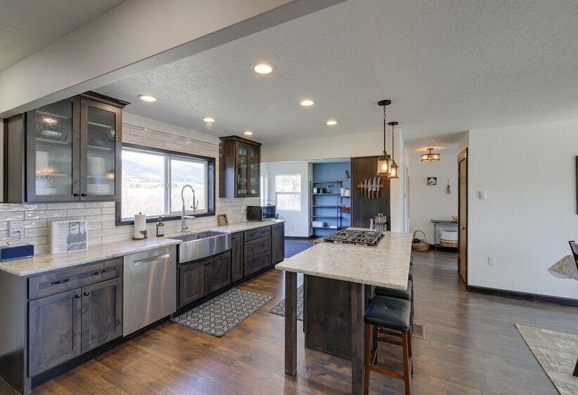 Pet Friendly Victor Home W/ Fire Pit & Large Yard!