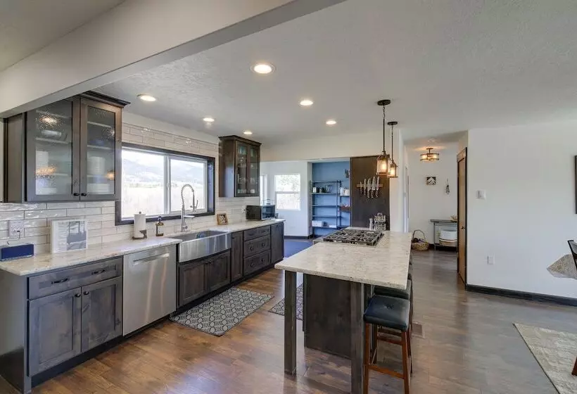 Pet Friendly Victor Home W/ Fire Pit & Large Yard!