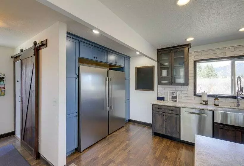 Pet Friendly Victor Home W/ Fire Pit & Large Yard!