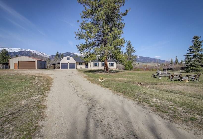 Pet Friendly Victor Home W/ Fire Pit & Large Yard!