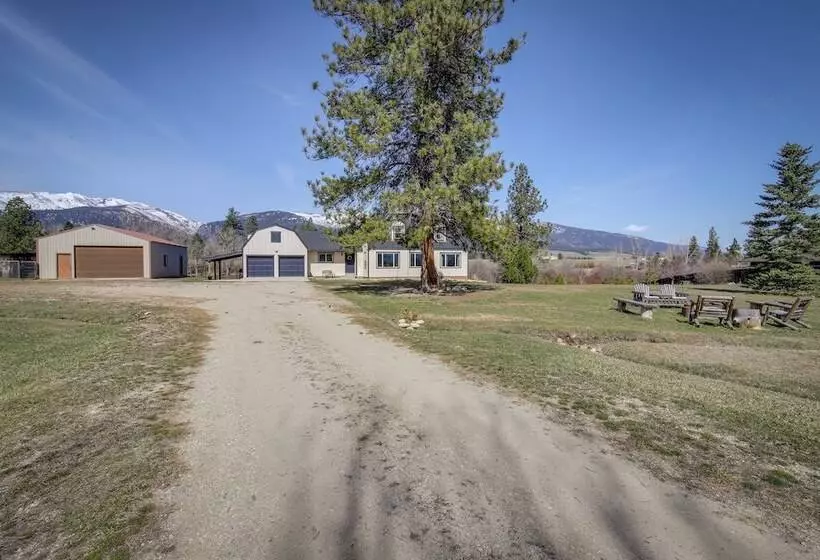 Pet Friendly Victor Home W/ Fire Pit & Large Yard!