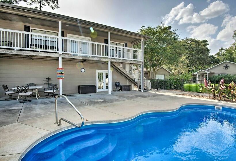 Pet Friendly Spring House & Apartment: Yard & Pool