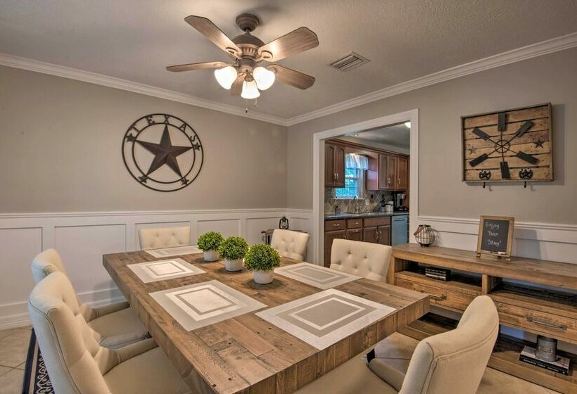 Pet Friendly Spring House & Apartment: Yard & Pool