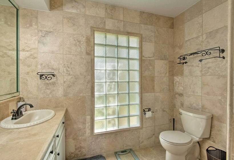 Pet Friendly Spring House & Apartment: Yard & Pool