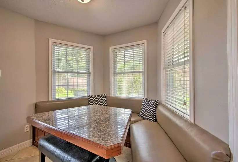 Pet Friendly Spring House & Apartment: Yard & Pool