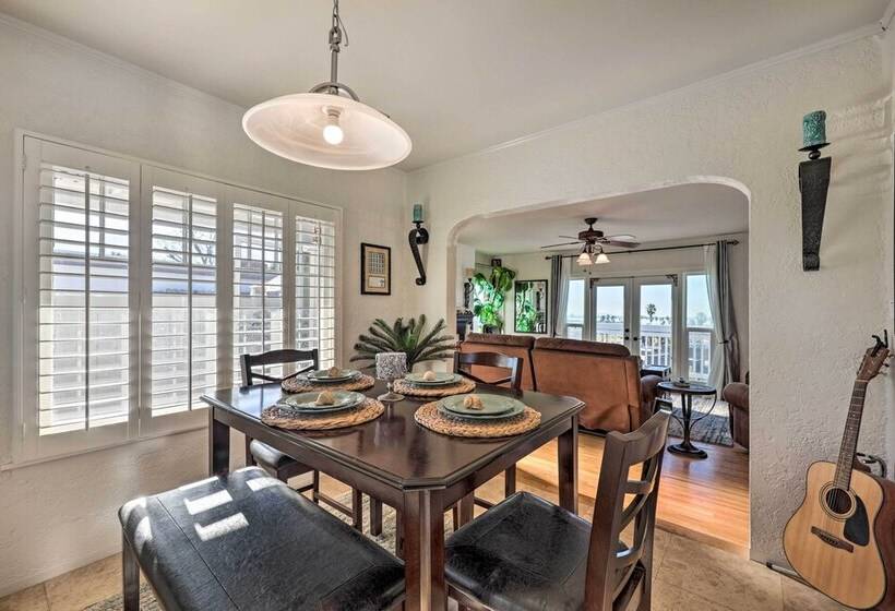 Picturesque Ventura Retreat: Steps To Shore!