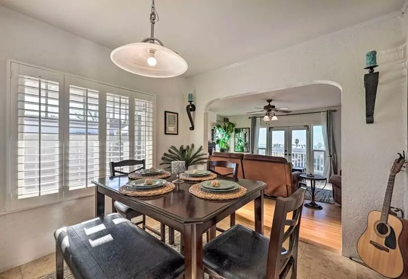 Picturesque Ventura Retreat: Steps To Shore!