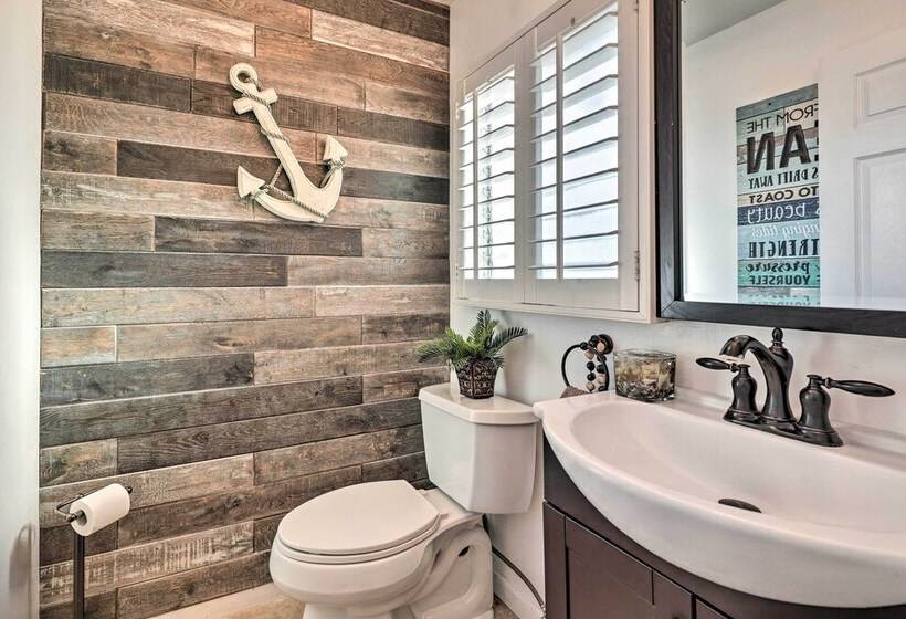 Picturesque Ventura Retreat: Steps To Shore!