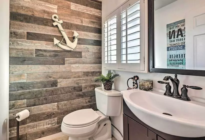 Picturesque Ventura Retreat: Steps To Shore!