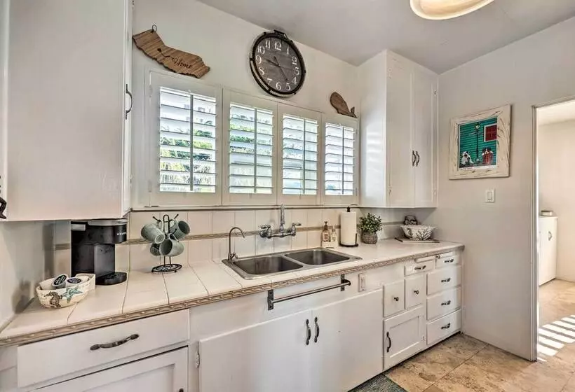 Picturesque Ventura Retreat: Steps To Shore!