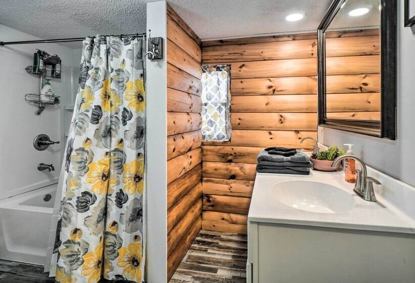 Pigeon Forge Cabin W/ Private Hot Tub & Gas Grill