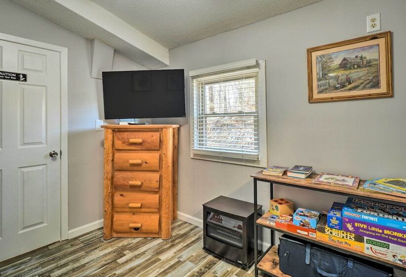 Pigeon Forge Cabin W/ Private Hot Tub & Gas Grill