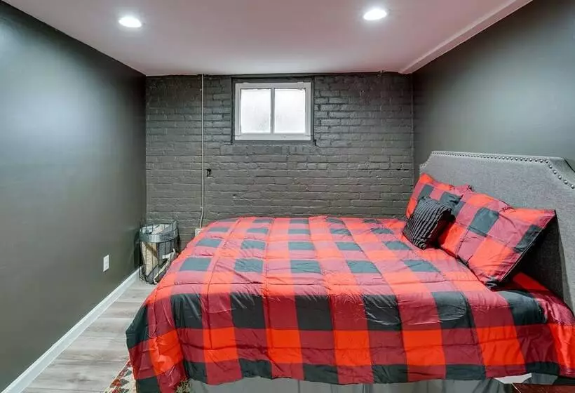 Renovated Victorian House ~ 7 Miles To Downtown!