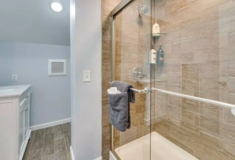 Renovated Victorian House ~ 7 Miles To Downtown!