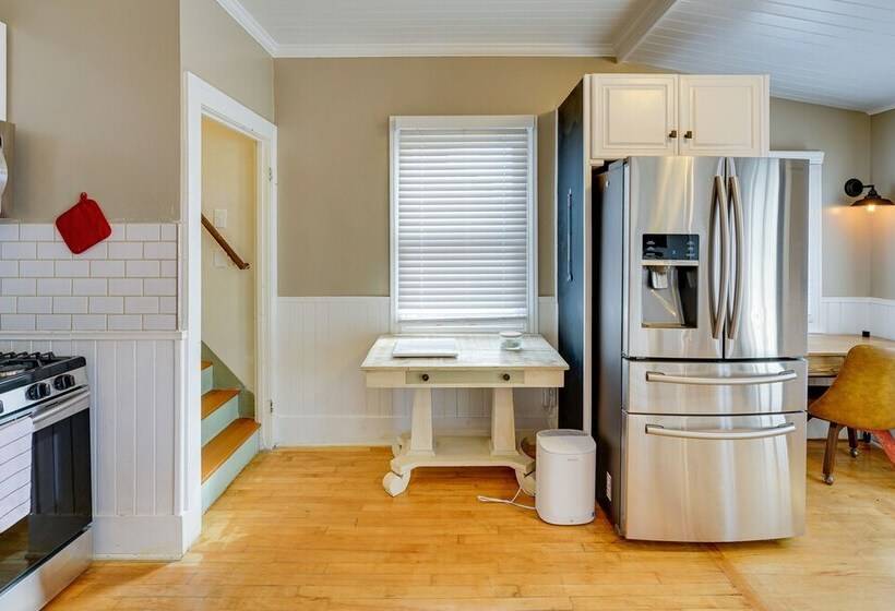 Renovated Victorian House ~ 7 Miles To Downtown!