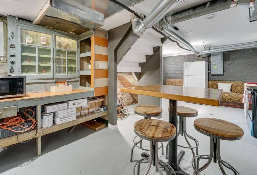 Renovated Victorian House ~ 7 Miles To Downtown!