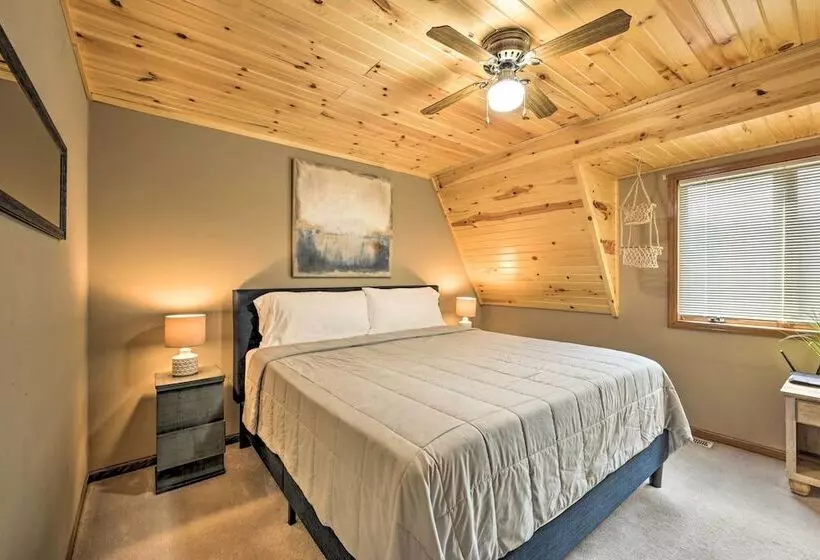 Rock River Waterfront Cabin: Dock & Game Room!