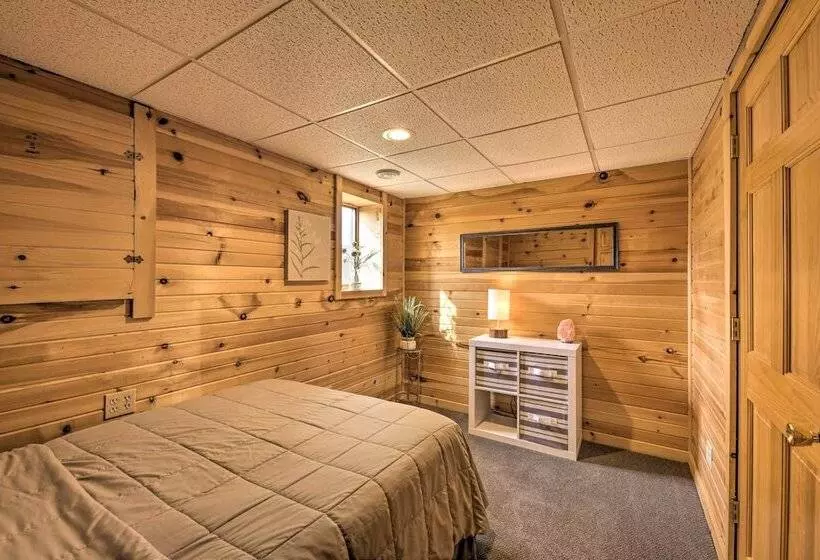 Rock River Waterfront Cabin: Dock & Game Room!