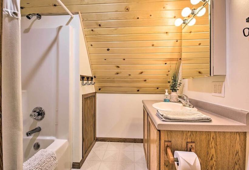 Rock River Waterfront Cabin: Dock & Game Room!