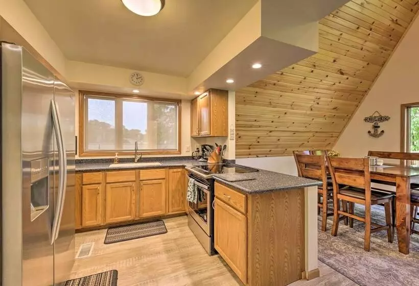 Rock River Waterfront Cabin: Dock & Game Room!
