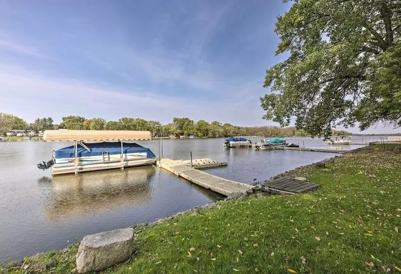 Rock River Waterfront Cabin: Dock & Game Room!