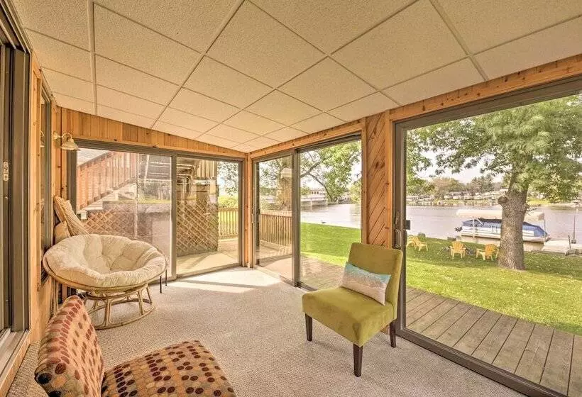 Rock River Waterfront Cabin: Dock & Game Room!