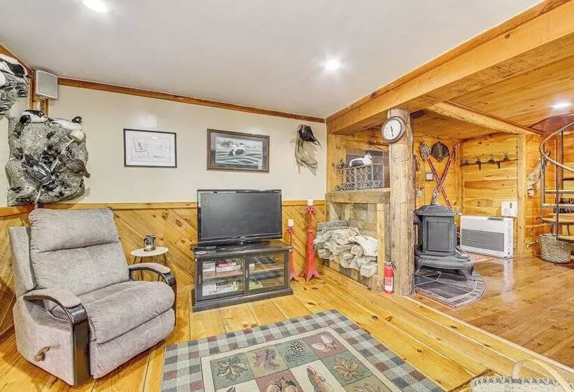 Rustic Searsport Cabin: Loft + Sunroom On 10 Acres