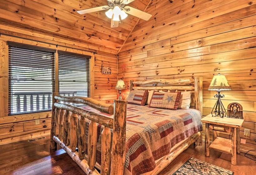 Smoky Mountain Cabin W/ Game Room & Hot Tub!