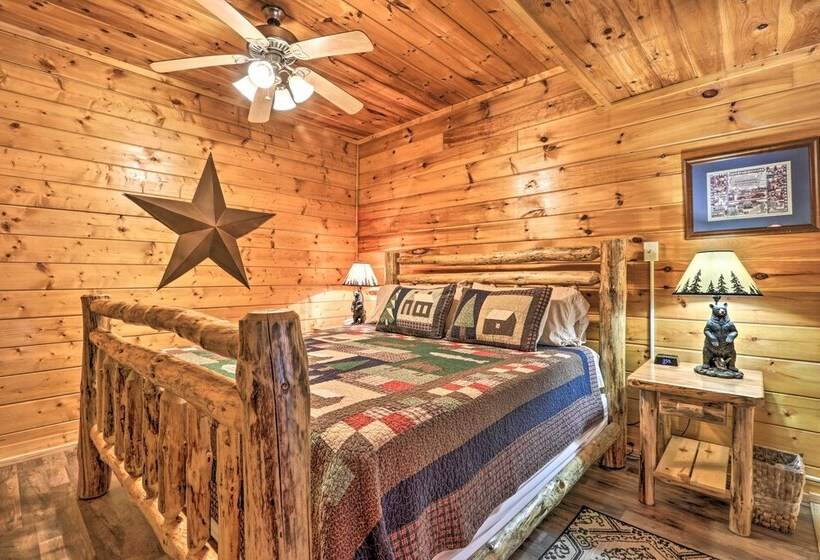 Smoky Mountain Cabin W/ Game Room & Hot Tub!