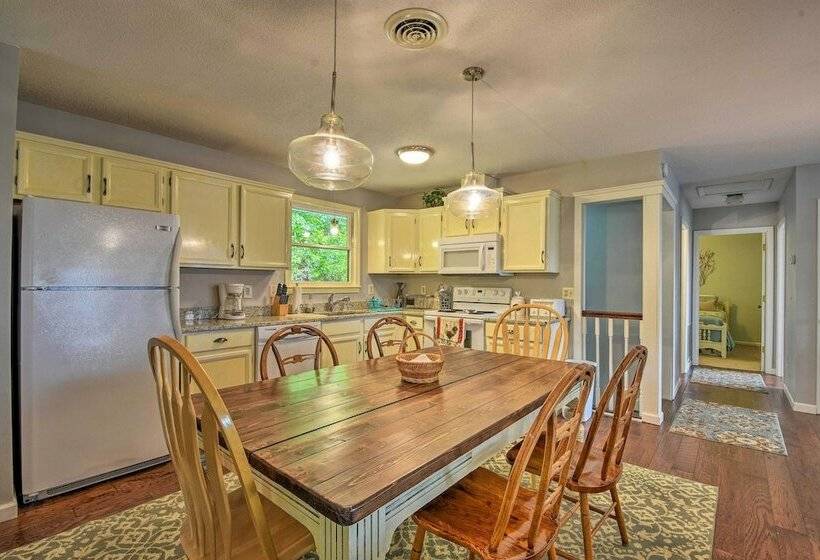 Smoky Mountain Home On 20 Acres W/ Patio, Views