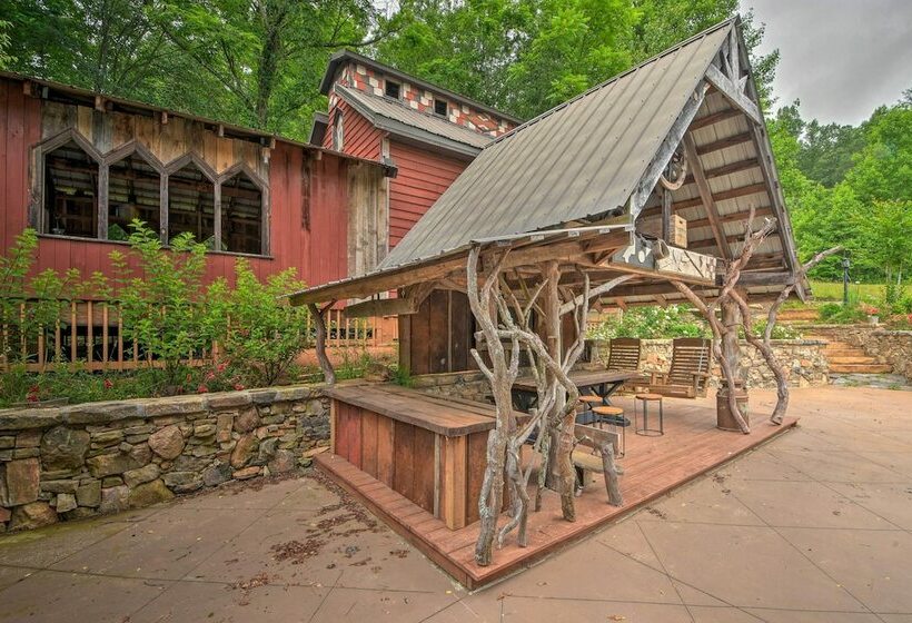 Smoky Mountain Home On 20 Acres W/ Patio, Views