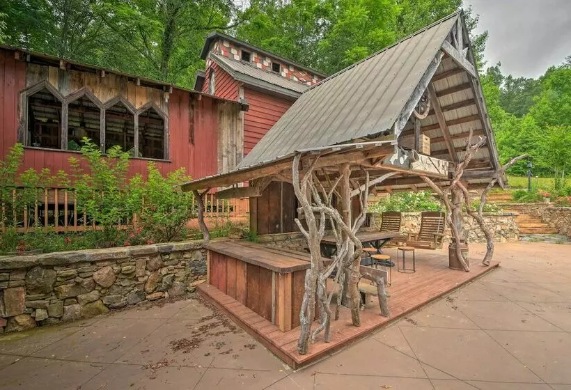 Smoky Mountain Home On 20 Acres W/ Patio, Views