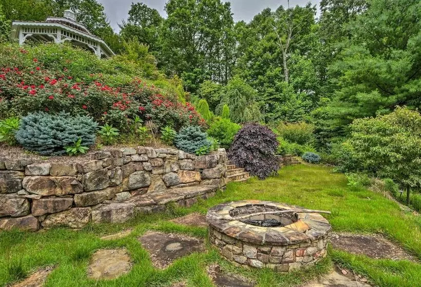 Smoky Mountain Home On 20 Acres W/ Patio, Views
