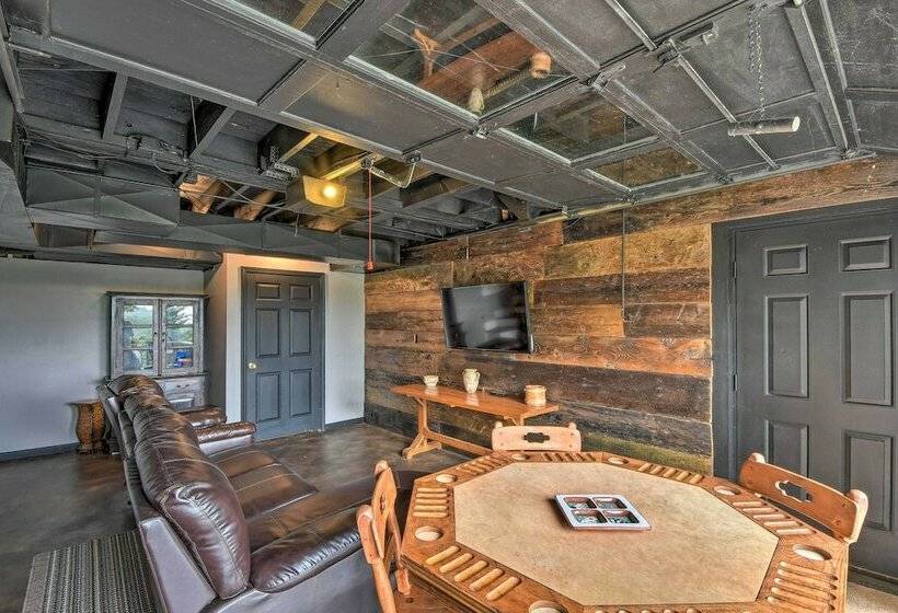 Smoky Mountain Home On 20 Acres W/ Patio, Views