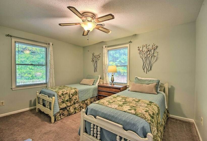 Smoky Mountain Home On 20 Acres W/ Patio, Views