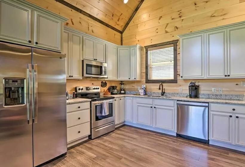 Smoky Mtn  Peaceful Paradise  W/ Indoor Pool!