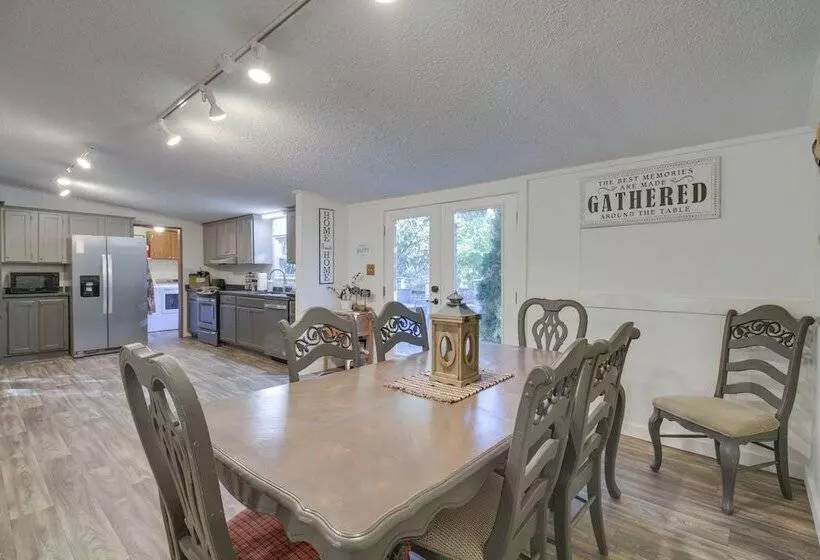 Spacious Home: 10 Miles To Wintergreen Resort!