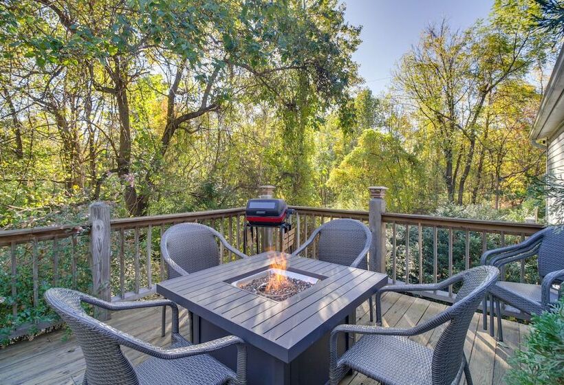 Spacious Home: 10 Miles To Wintergreen Resort!