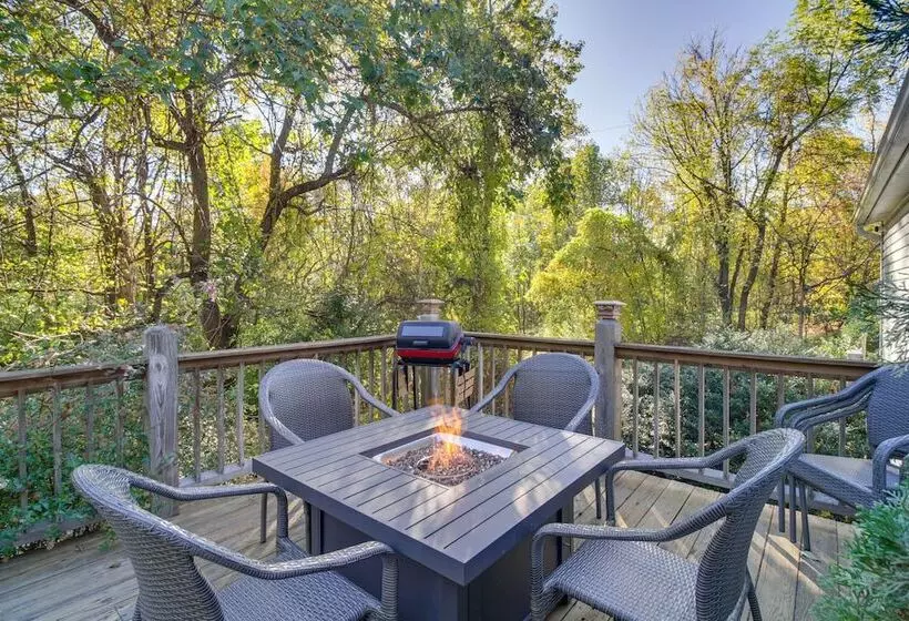 Spacious Home: 10 Miles To Wintergreen Resort!