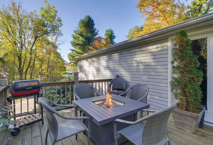 Spacious Home: 10 Miles To Wintergreen Resort!