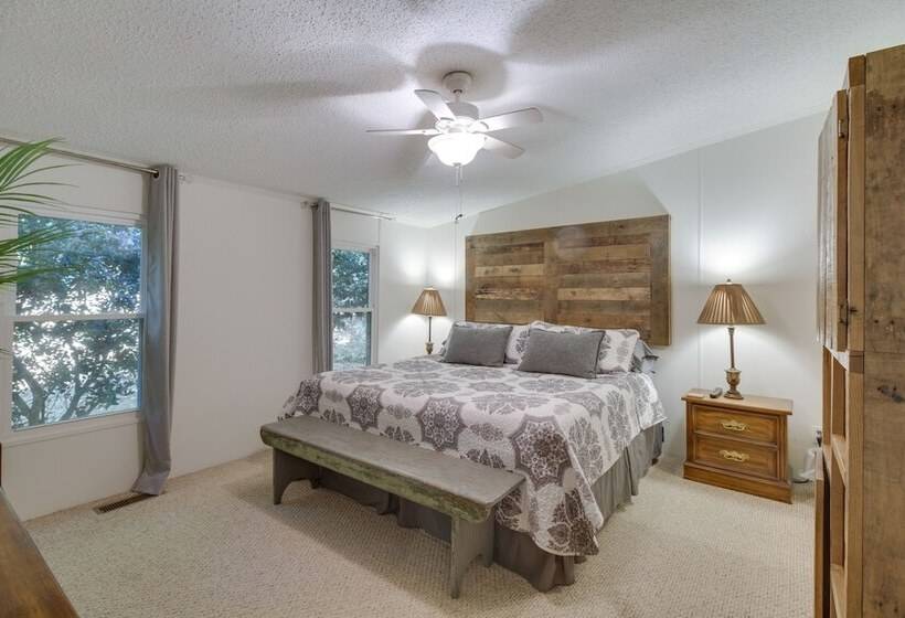 Spacious Home: 10 Miles To Wintergreen Resort!