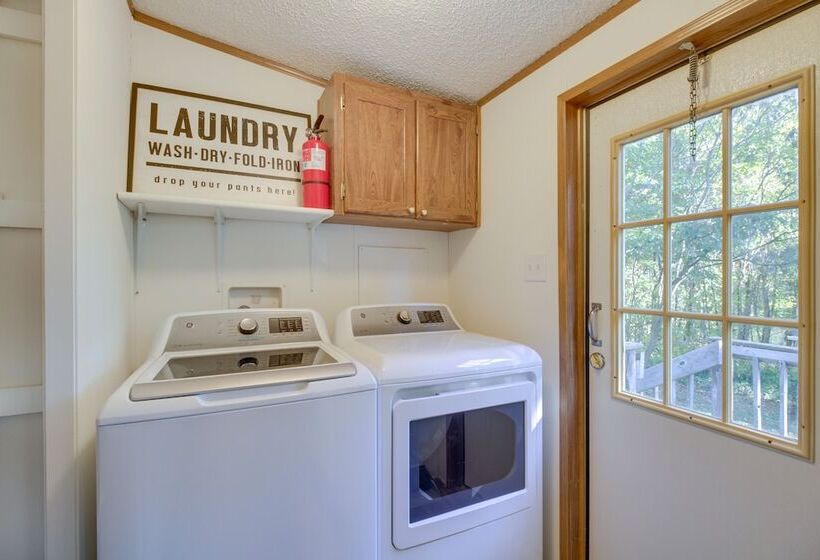 Spacious Home: 10 Miles To Wintergreen Resort!