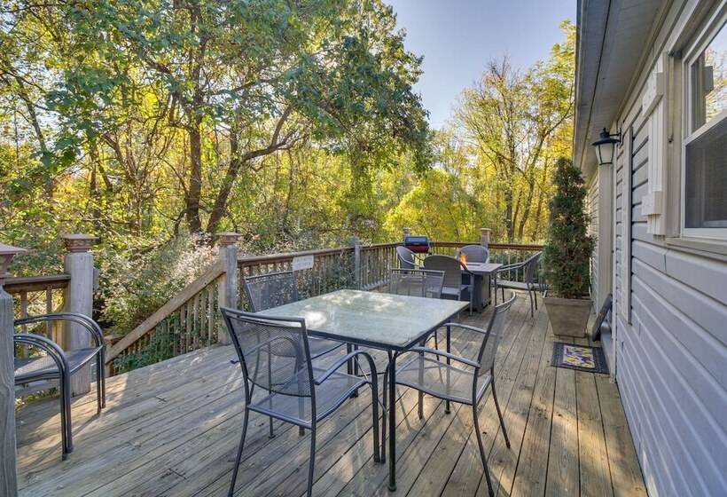 Spacious Home: 10 Miles To Wintergreen Resort!