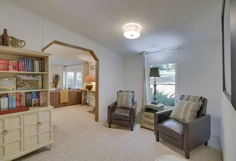 Spacious Home: 10 Miles To Wintergreen Resort!