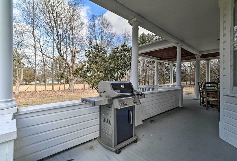 Spacious Stone Ridge Family Home: 6 Private Acres!