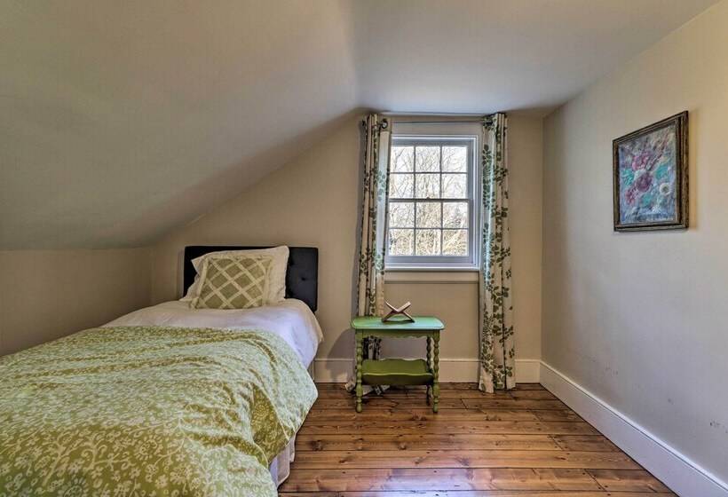 Spacious Stone Ridge Family Home: 6 Private Acres!