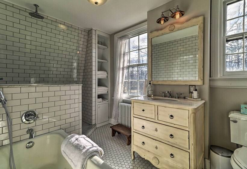 Spacious Stone Ridge Family Home: 6 Private Acres!